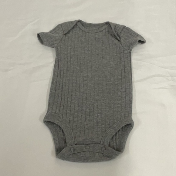 EUC infant boys Carter’s onesie - Picture 1 of 4